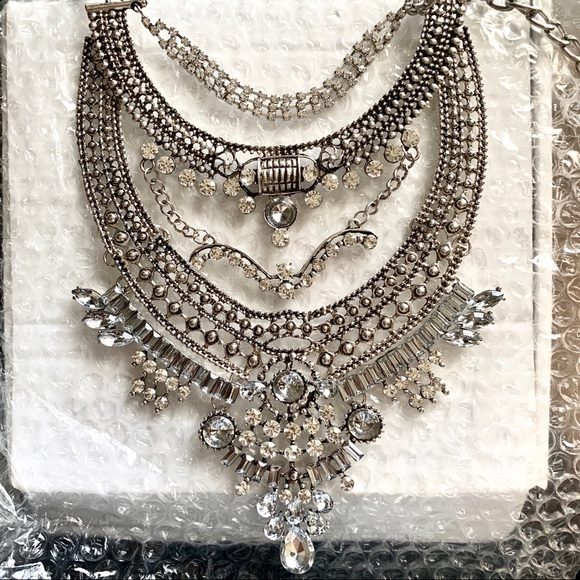 Beautiful Crystal Statement Necklace - Picture 1 of 7